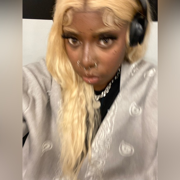 Meet your Posher, Shay-El - Picture 3 of 4